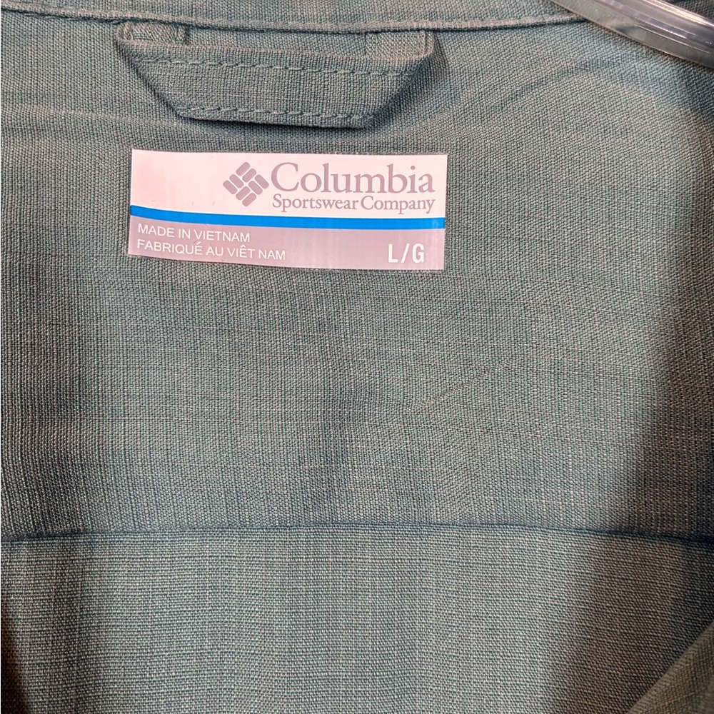 Columbia Men's Short Sleeve Button-Up Shirt in Sage Green - Picture 2 of 5